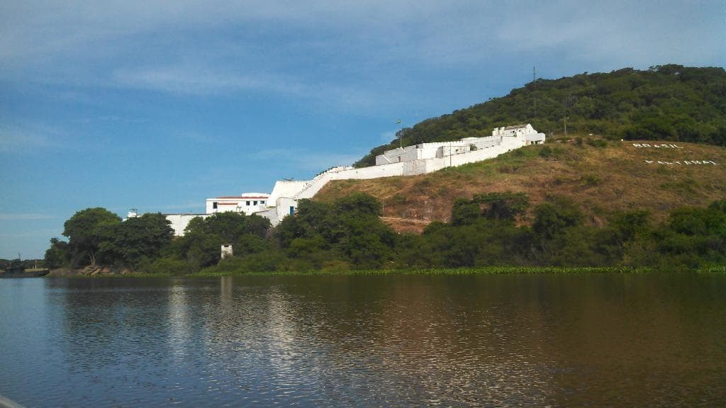 Forte Coimbra visto do Rio Paraguai