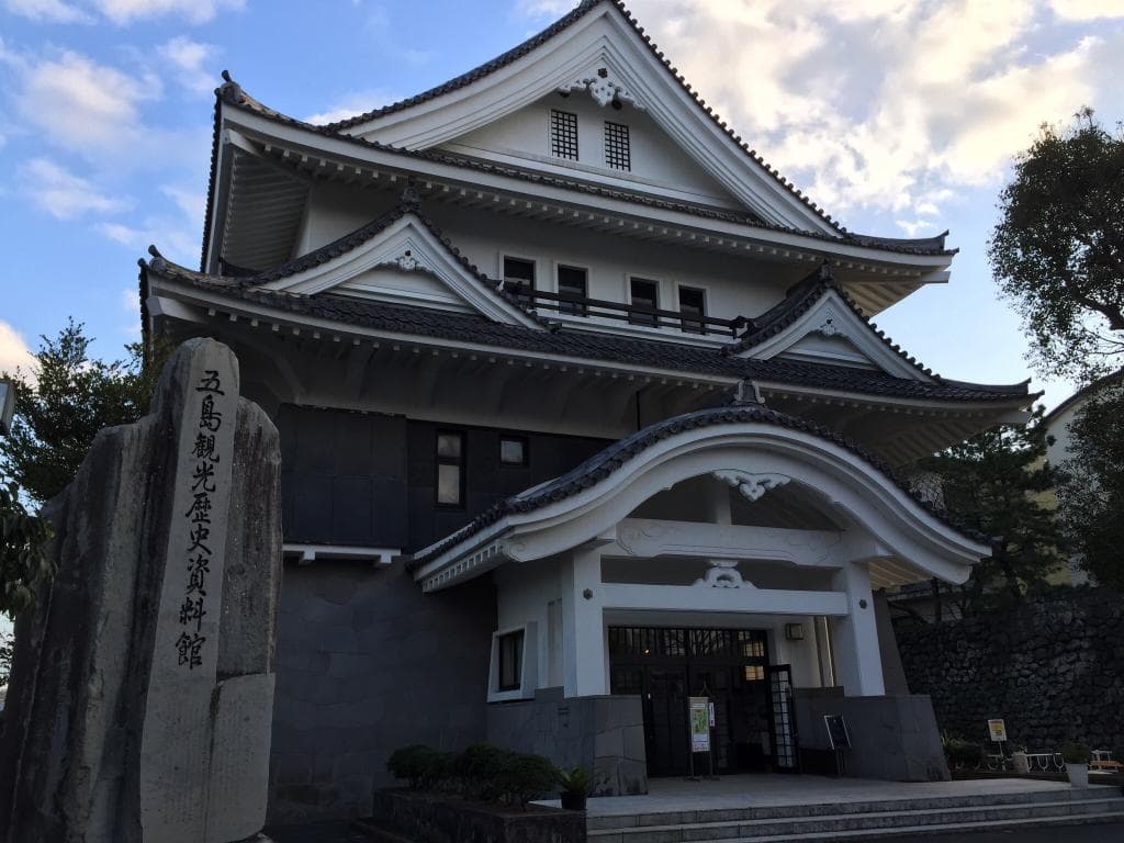 お城を思わせる外観