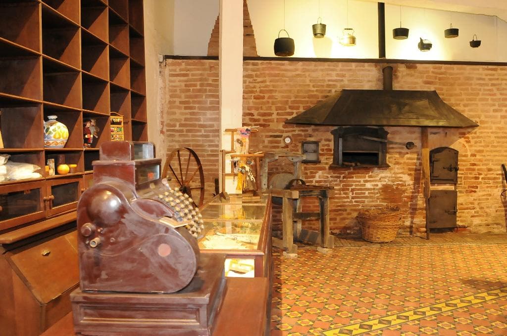 Emporio - Tetería, la antigua Panadería de la Casona