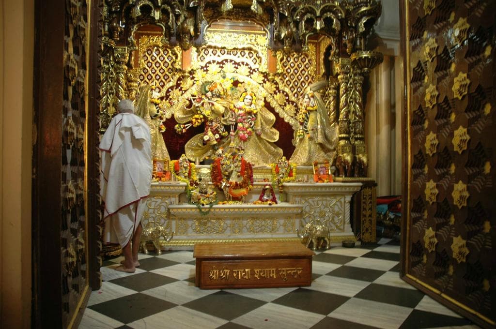 Main statues