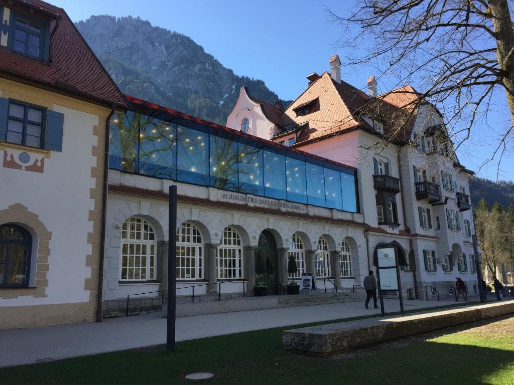 博物館外観(この右手にすぐアルプ湖がある)