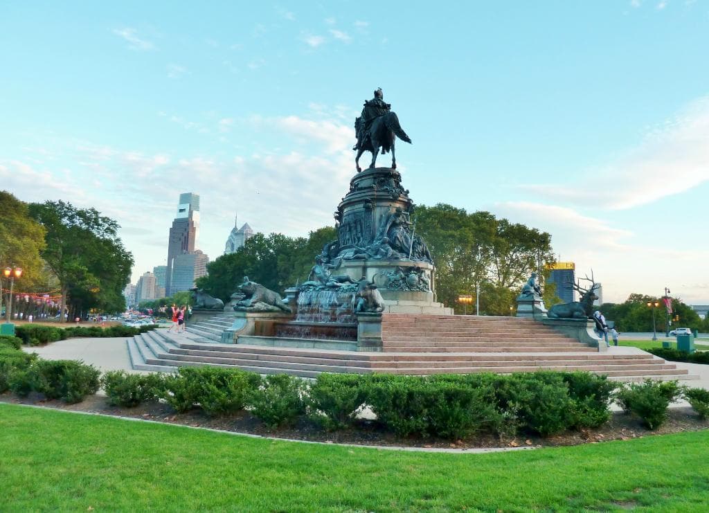 Eakins Oval e o monumento a Washington