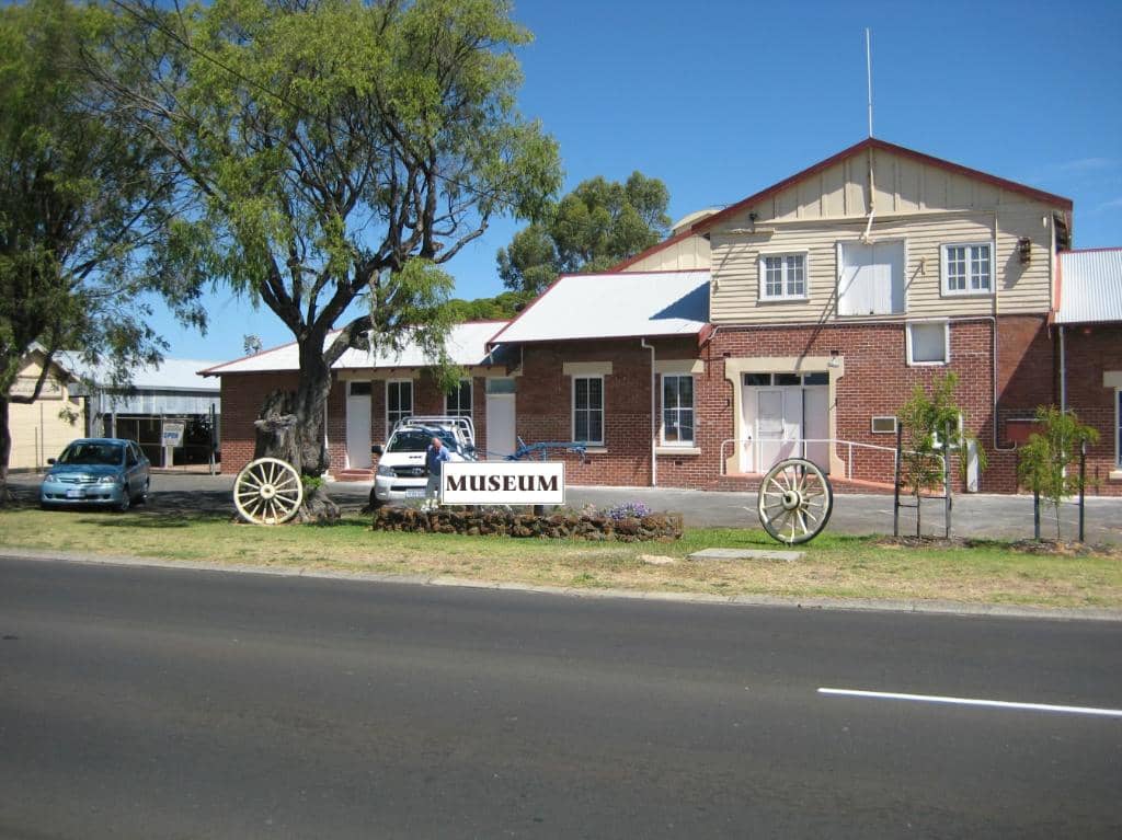 Local Civic & Commercial Displays