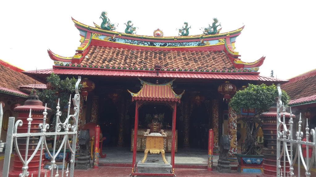 Kelenteng disebelah Benteng Heritage.