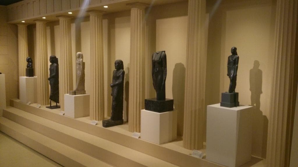 Diverse Statuen