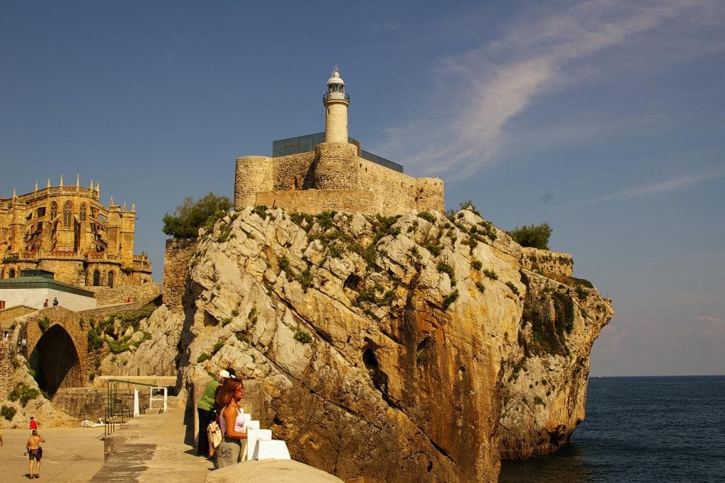 CASTILLO Y FARO DE SANTA ANA - CASTRO URDIALES