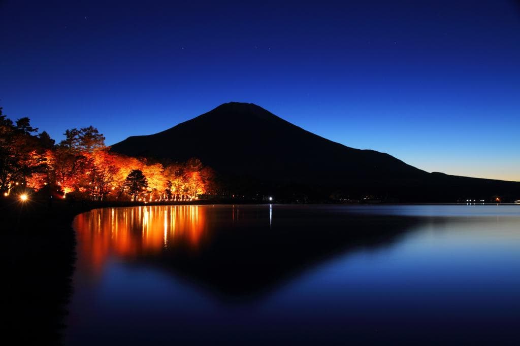山中湖の紅葉まつり2015 夕暮れの富士山