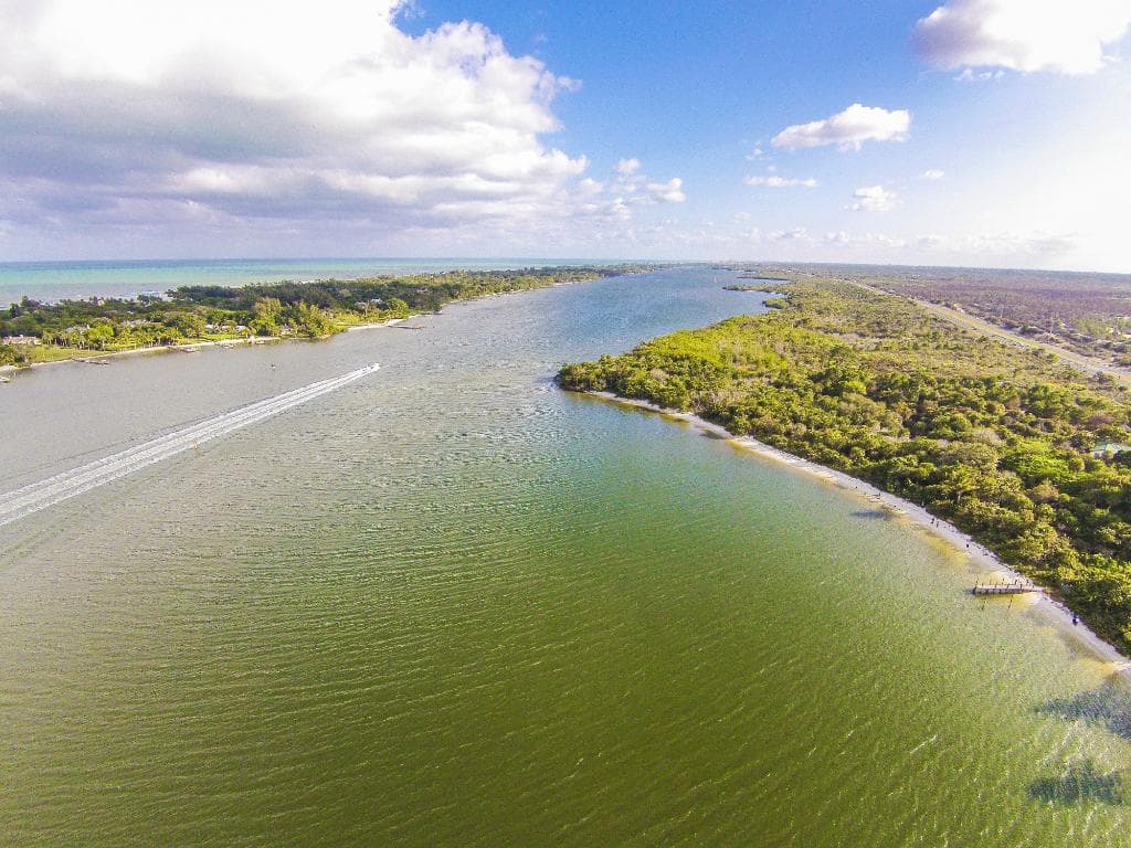 This is the view looking south. The little dock in the bottom right corner is on the beach part.