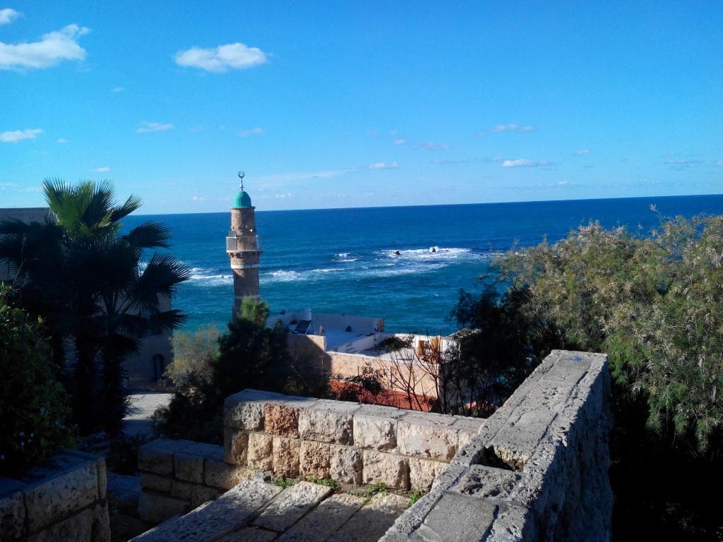 Скала Андромеды и Морская мечеть