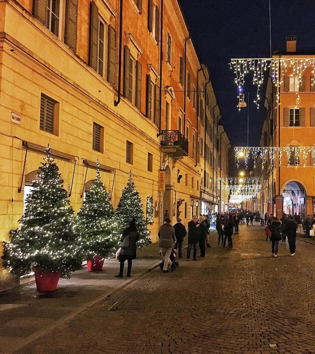 Via Farini nel periodo natalizio