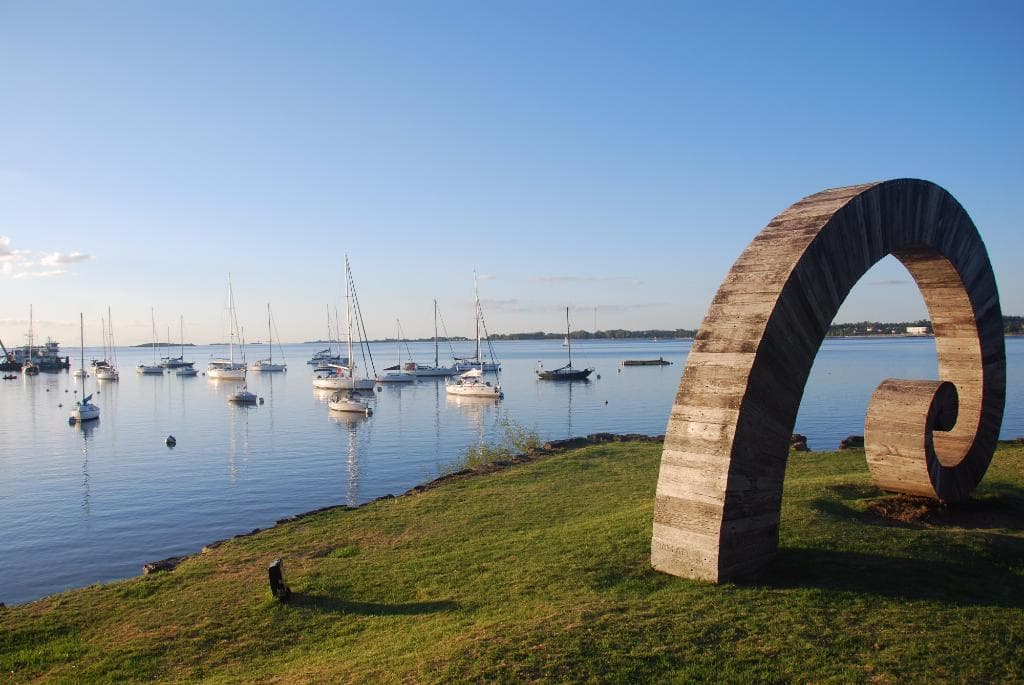 Escultura e veleiros