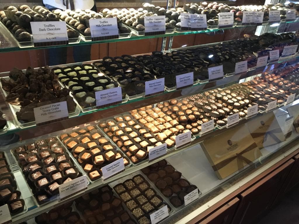 inside the shop, yummmmm so pretty