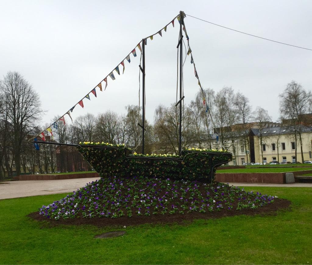Cat with a Gentleman sculpture
