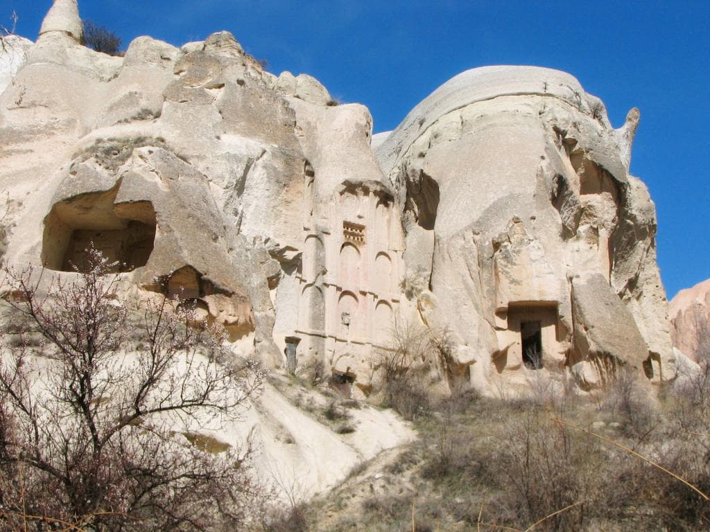 Пещеры в Красной долине