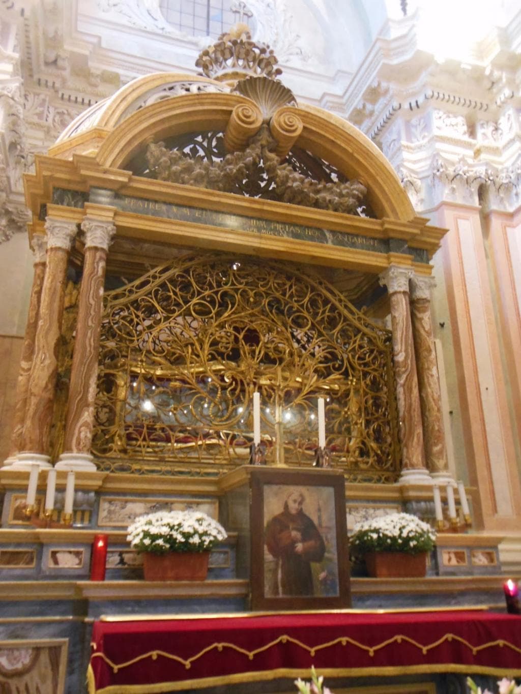 interno del santuario degli angeli - cuneo-