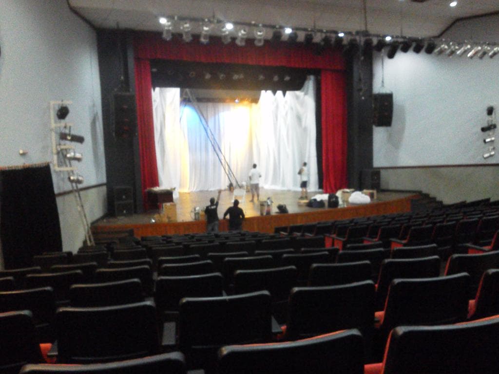 Palco do Teatro, montagem de cenario.