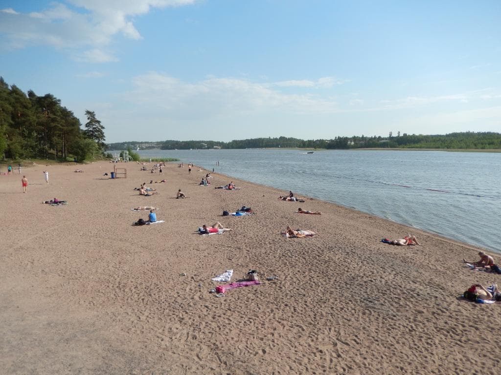 Optisch schöner Strand, aber windig, und das Wasser ist kalt