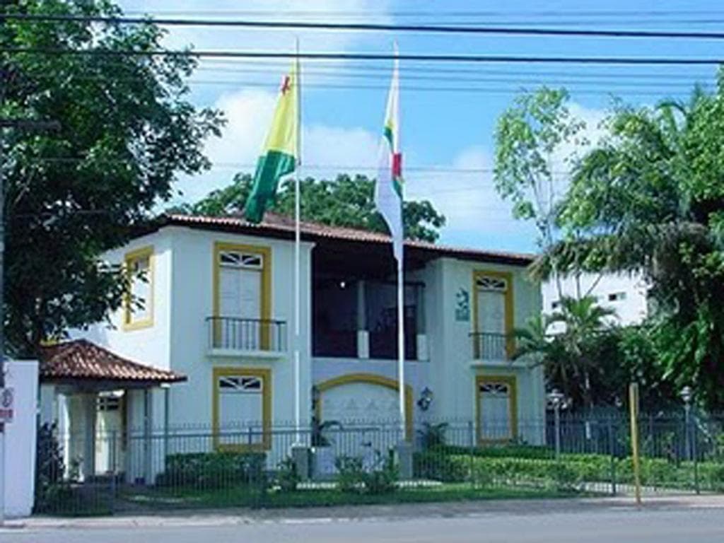 Em obras.