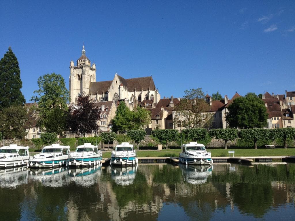Blick vom Ufer des Doubs