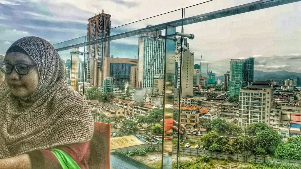 Evening Gowns & Occasionwear