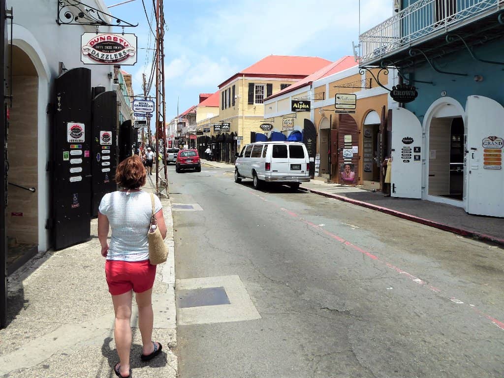 Proximity to Maho Beach
