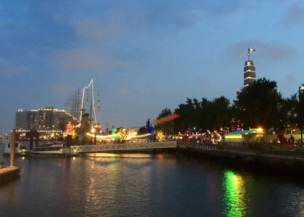 Spruce Street Harbor Park