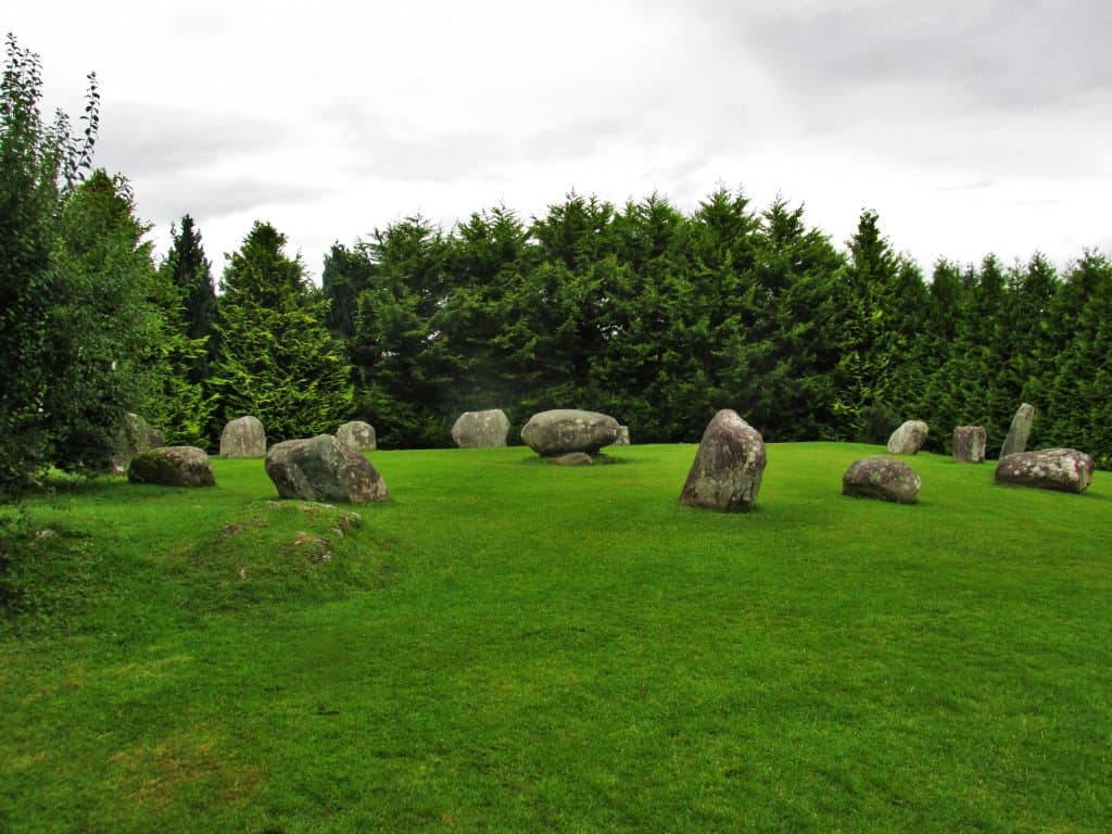 The entrance, with the portal (entrance) stones in front of you --