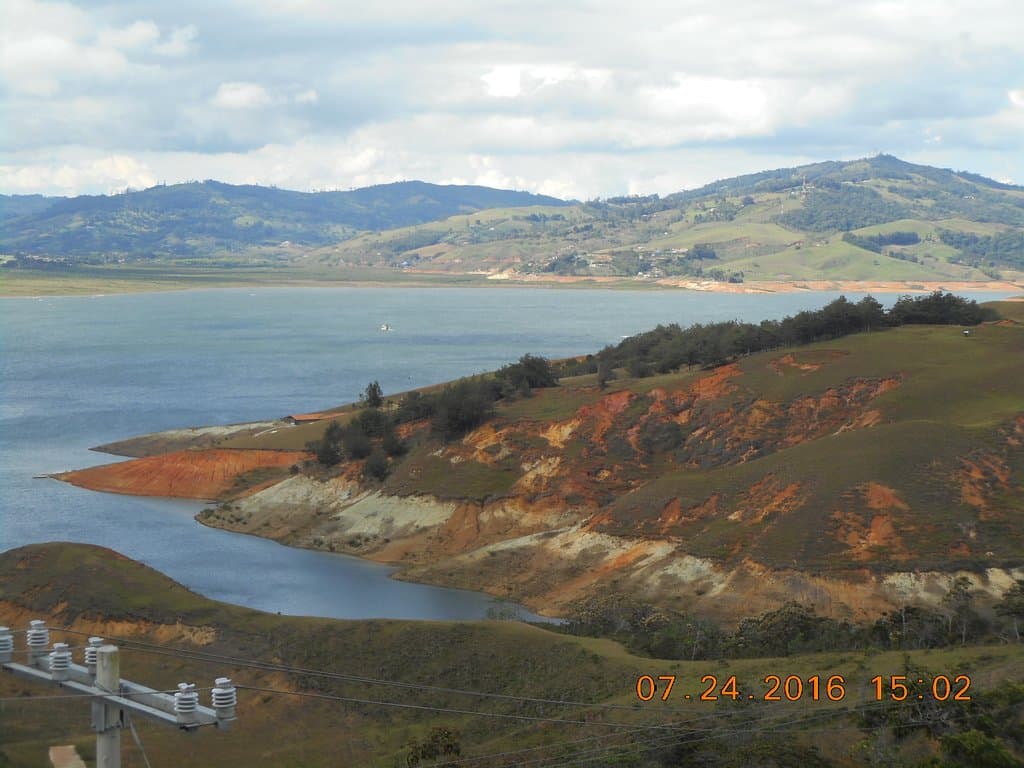 A view of the highway 40 over the Lago Calima.
