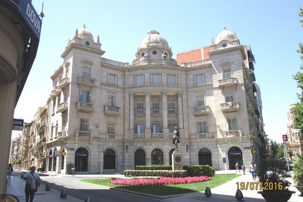 в центре интересно практически каждое здание