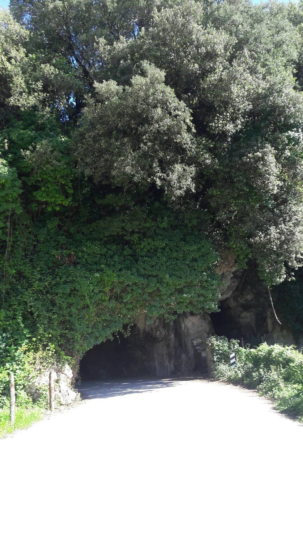 Karstic Caves and Arches