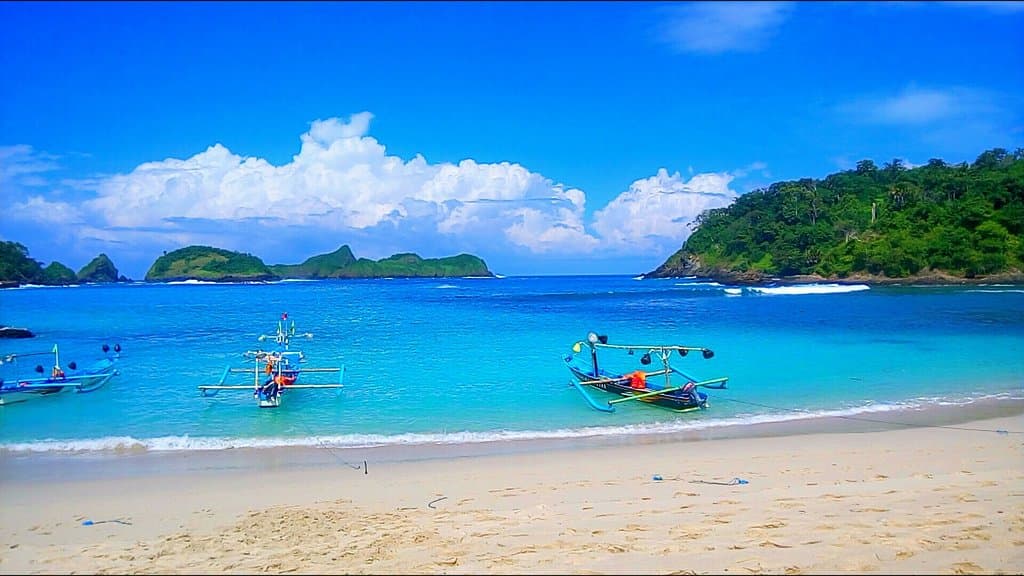 Wedi Ireng Beach