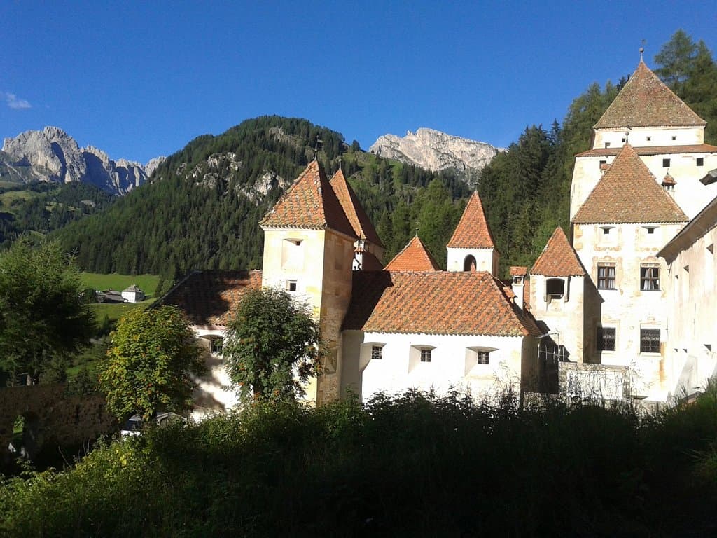 Castel Gardena - Veduta dall'ingresso
