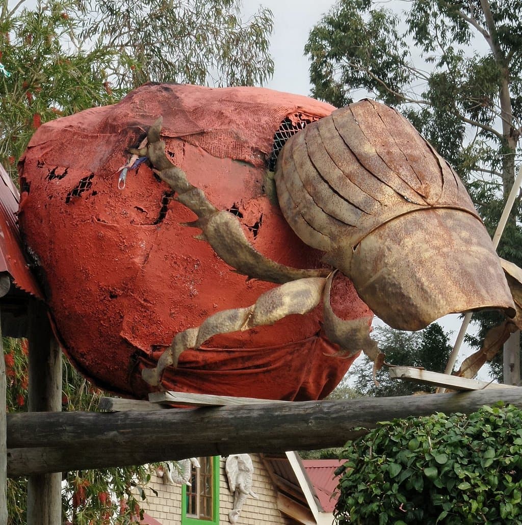 Cool entrance to the Scarab Village! Giant Scarab - GIANT BALL!