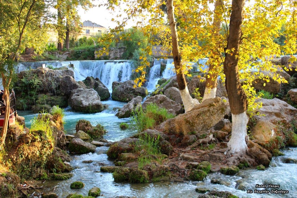 görmeniz gereken yerlerin biride tarsus şelalesi