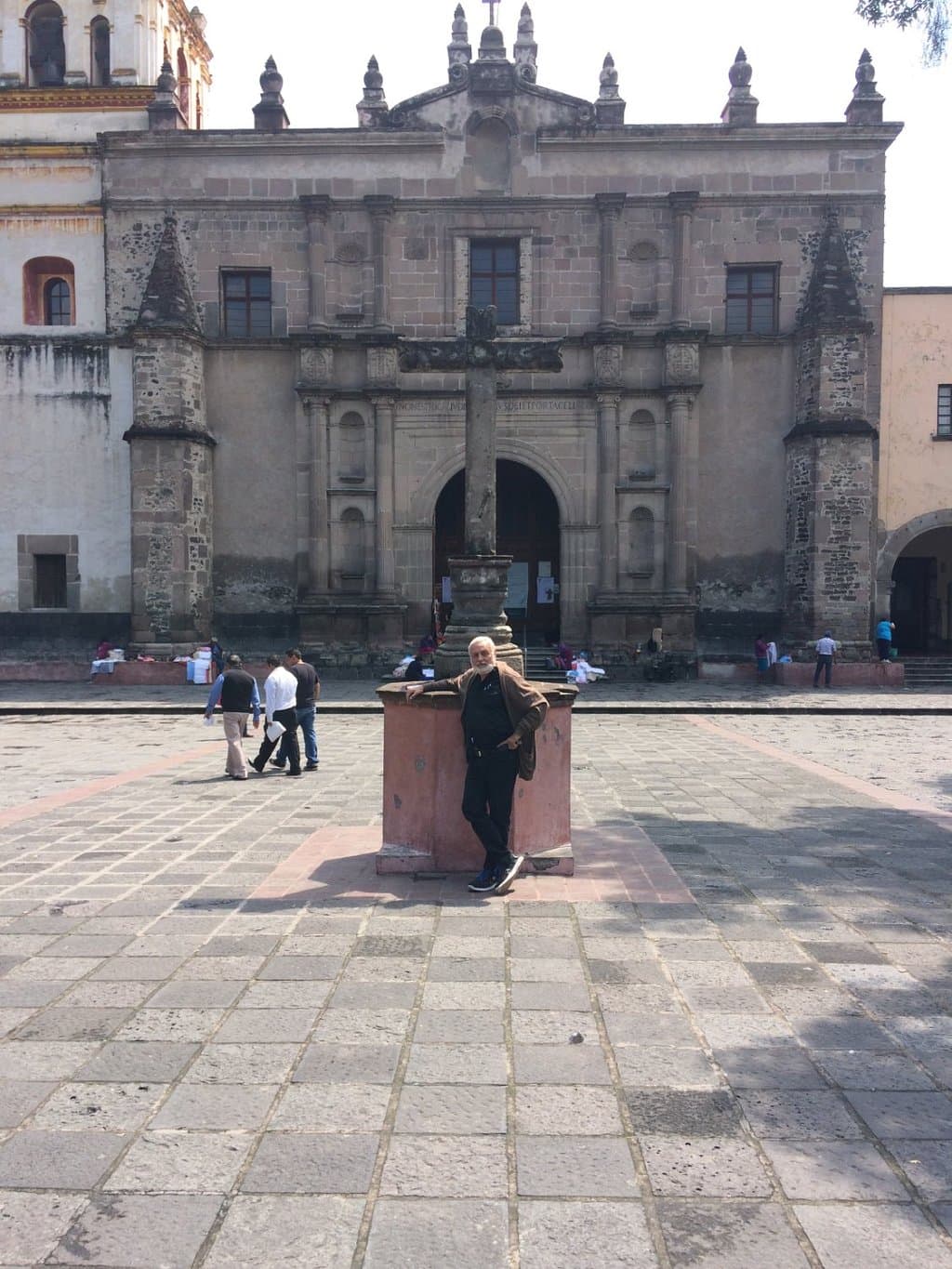 Esta es la entrada principal a la iglesia, vale la pena verla por dentro.