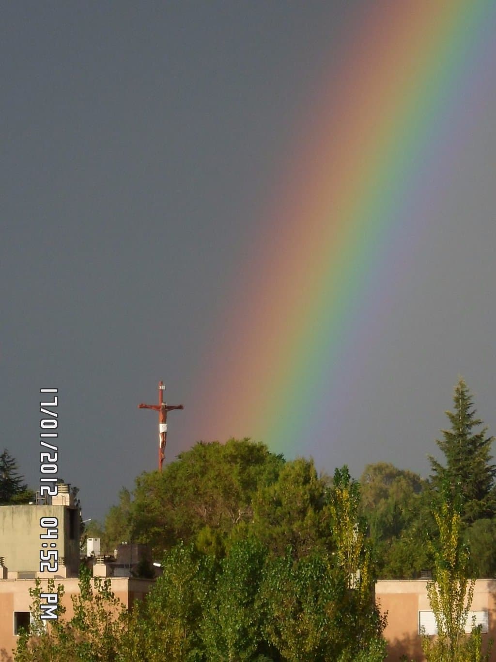 Este Cristo está a un costado de la Plaza de las Banderas!