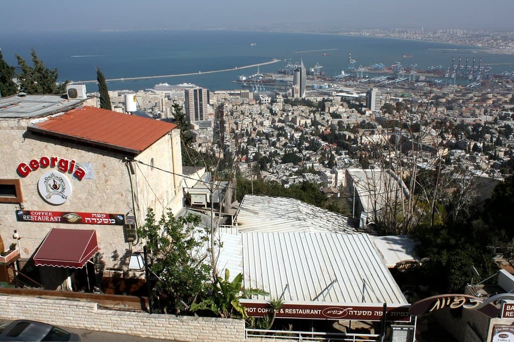 Cafe Georgia, below south eastern end of Louis Promenade