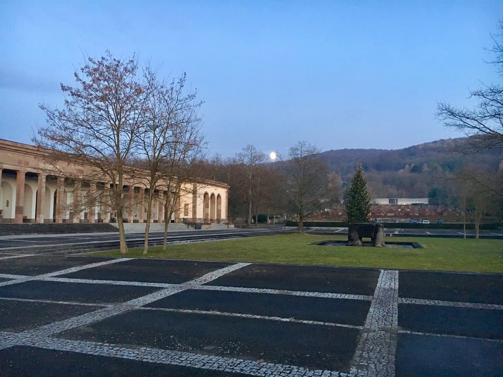 Abdankungskapellen links