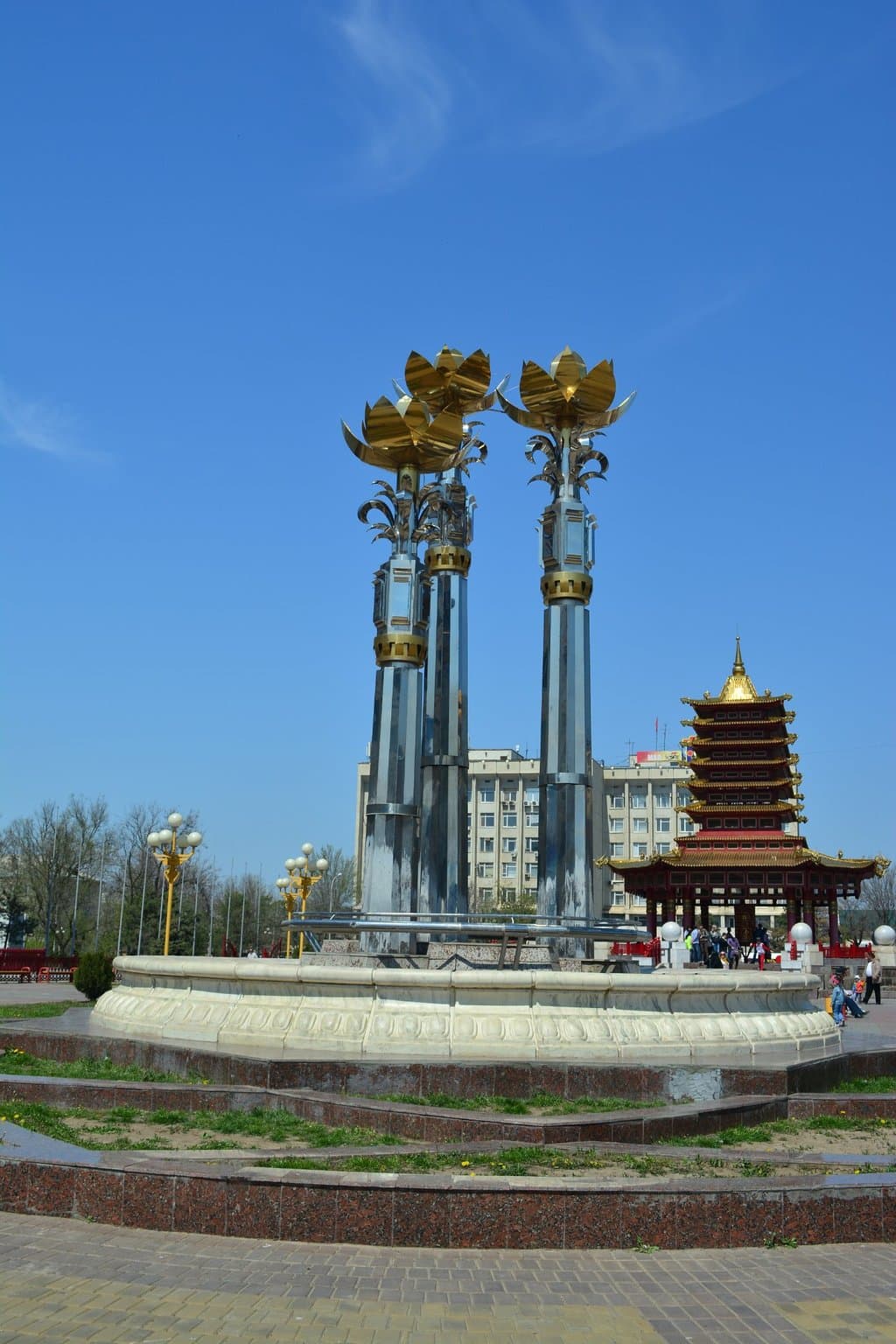 фонтан «Три лотоса»