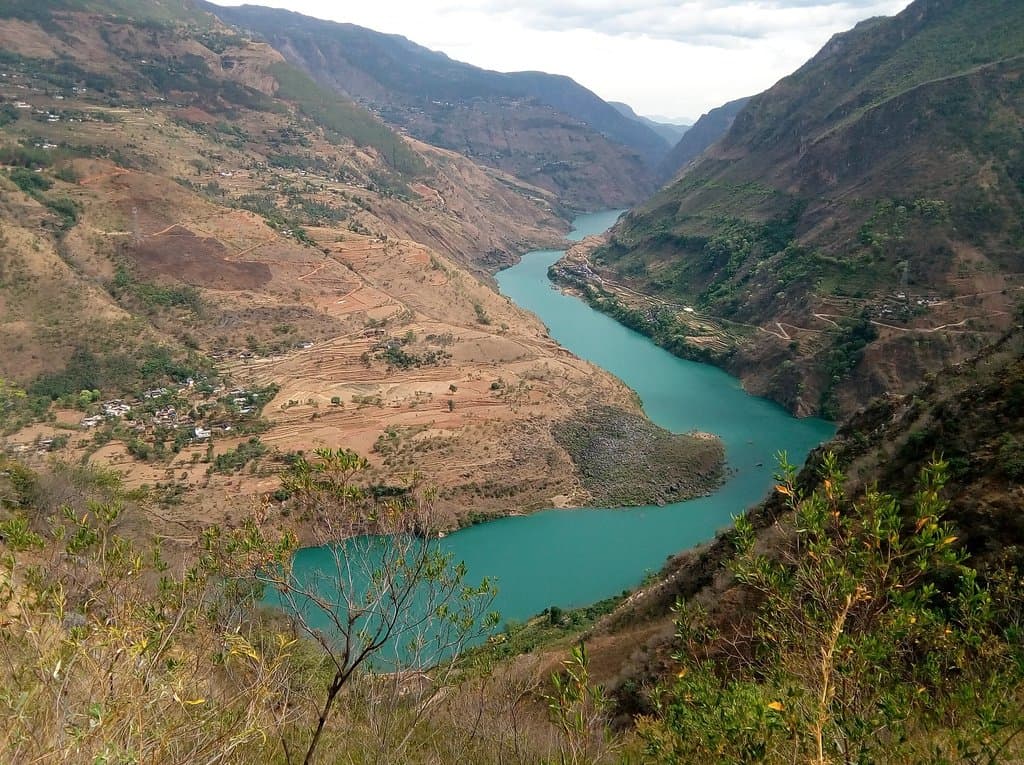 We you will hike to Baosha Stone village in Lijiang , you can view the amazing Jinsha river .