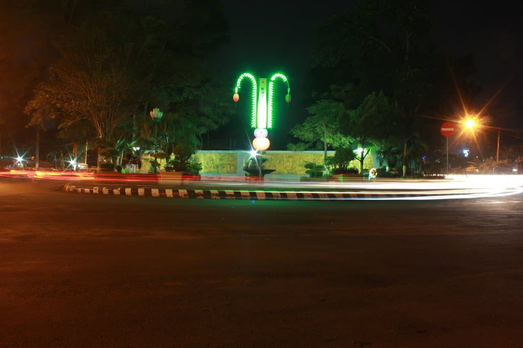 Monumen dekat jalan Jembatan lama