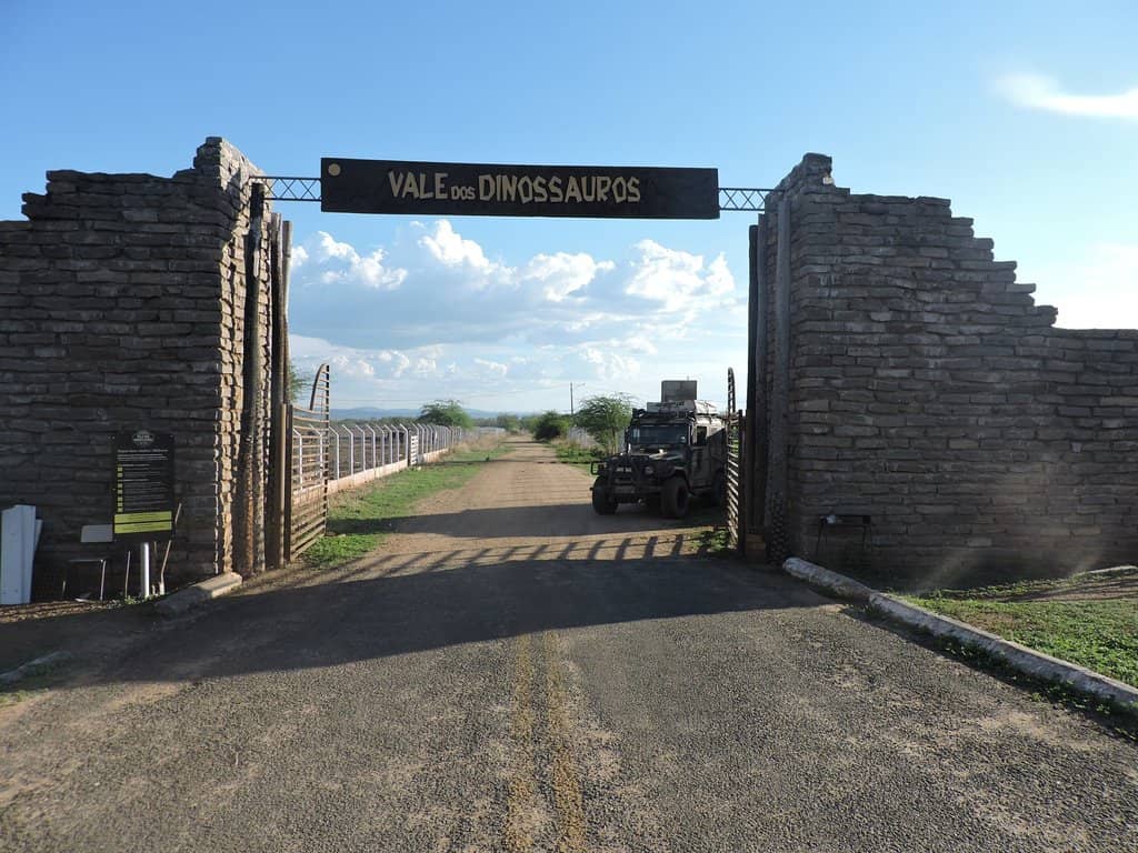 Life-Sized Dinosaur Sculptures