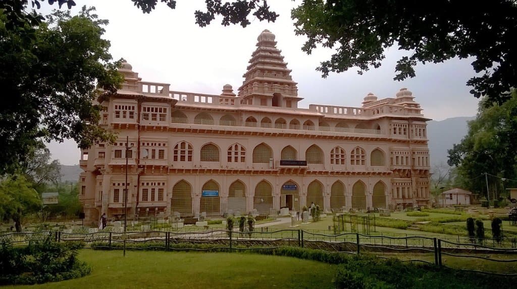 The palace and the lawn