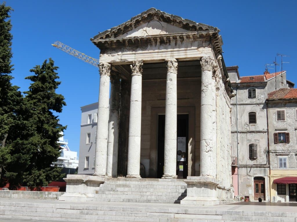 アウグストゥス神殿