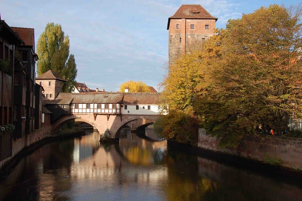 river runs right through Altstadt