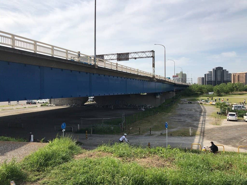 Cycling the Tama River Road