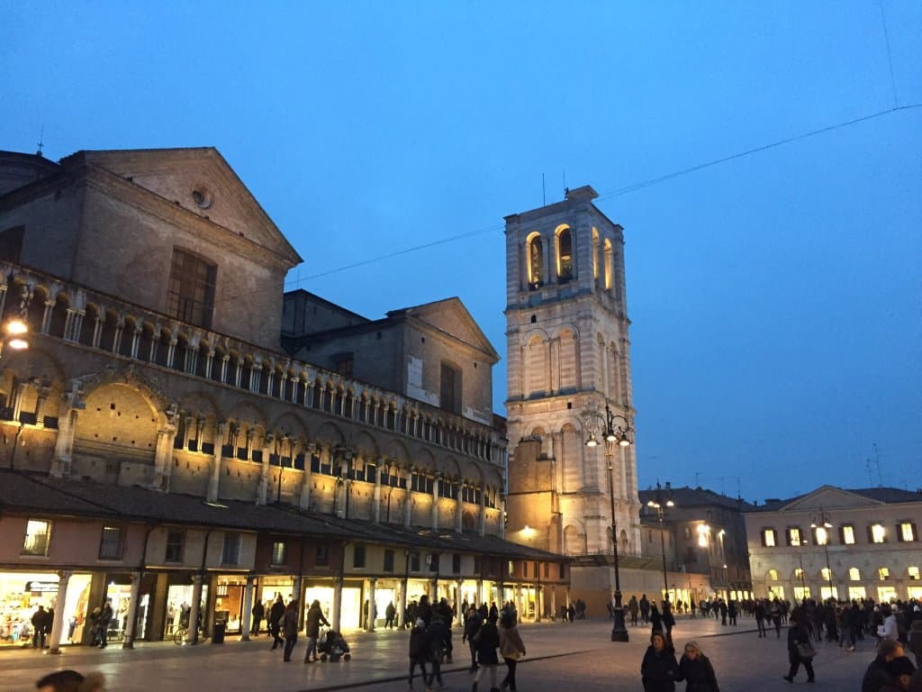 Ferrara, luci, acque e colori.