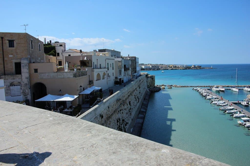 Blick auf Stadt und Hafen von der Mauer