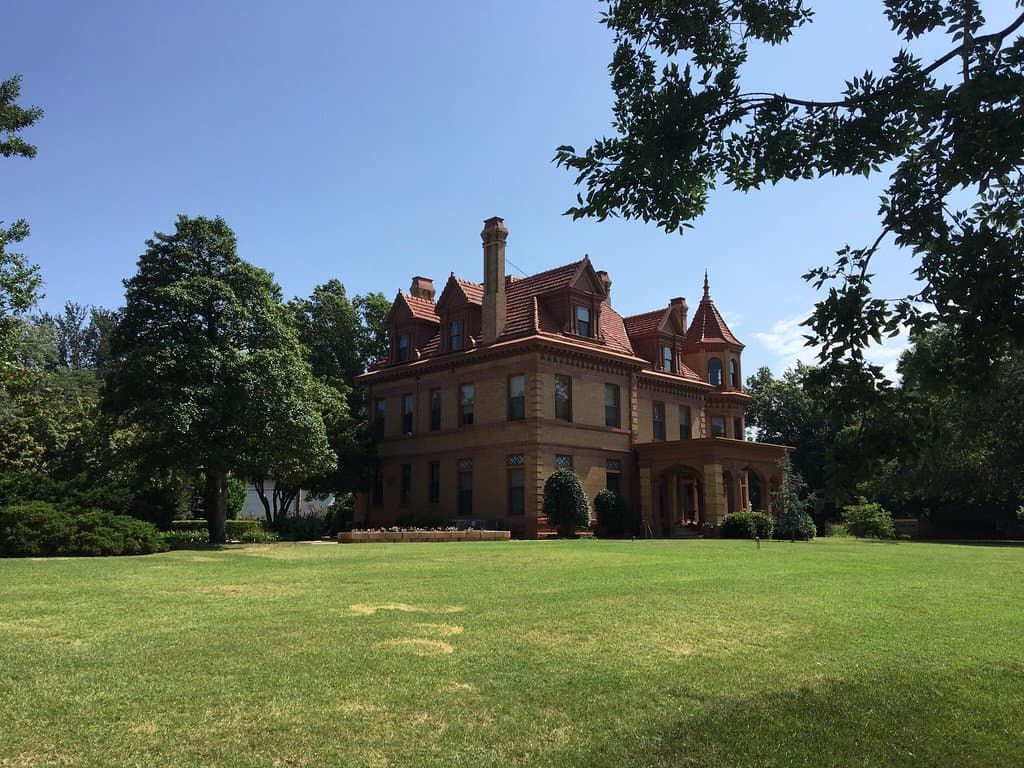 Beautiful Mansion and great tour guide Lisa and volunteer Tessa.
