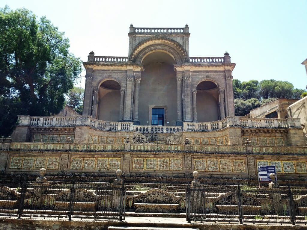La facciata del museo